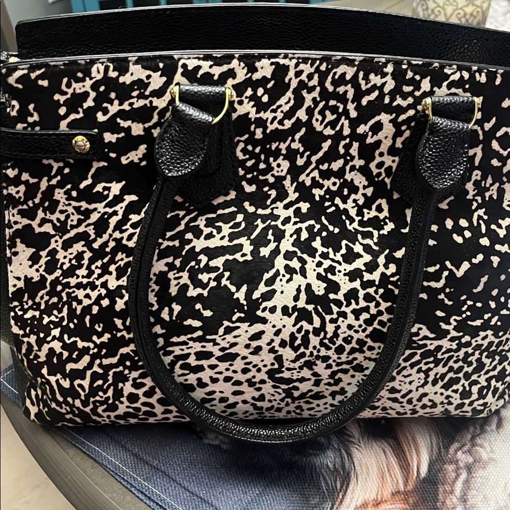 Beautiful, leopard print tote/satchel bag. In excellent condition barely worn - Picture 4 of 7